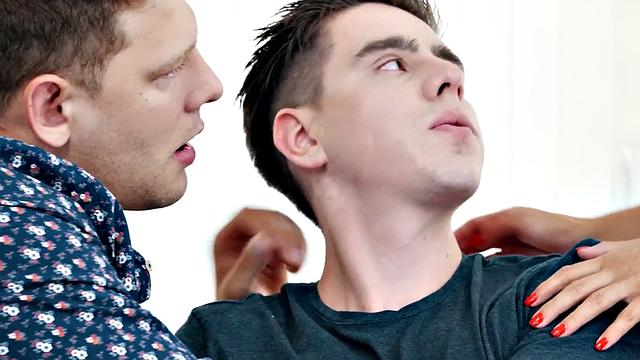 Babe cockriding bisexual while sucking dick in threesome