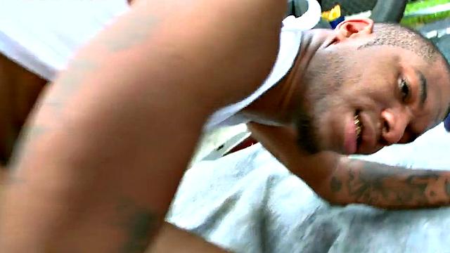 Amateur ebony picked up and fucked outdoors