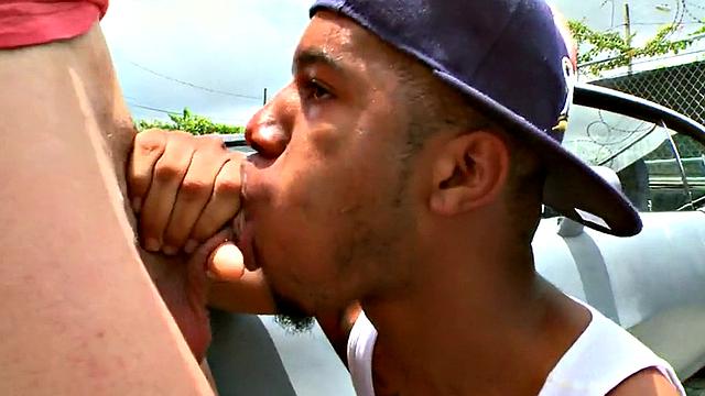 Amateur ebony picked up and fucked outdoors