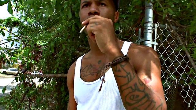 Amateur ebony picked up and fucked outdoors