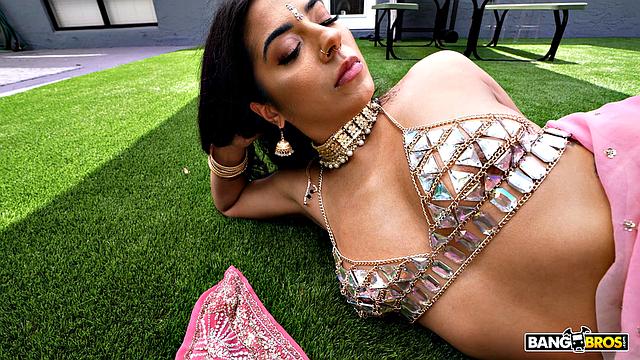 Jasmine Sherni Joins Parade