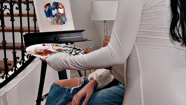 TRANSFIXED - Artist Tori Easton Makes Queenie Sateen SQUIRT Over Her Painting To Finish