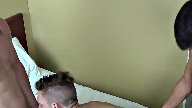 Amateur bottom in anal 3some while sucking cock