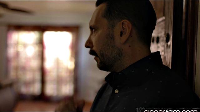 похотливая падчерица устраивает родео на отчиме, диван не в восторге