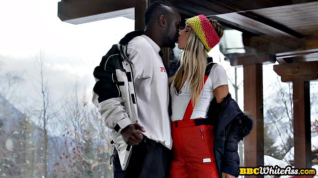 Inked beauty gives blowjob to BBC