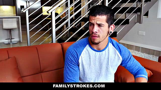 зашёл в ванную - кузина уже ждала с мыльной попкой и потом устроила мне взрыв в гостиной