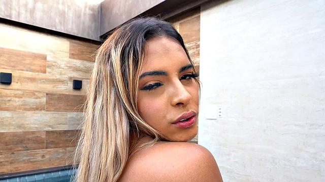 Cockriding transsexual penetrated by huge dick