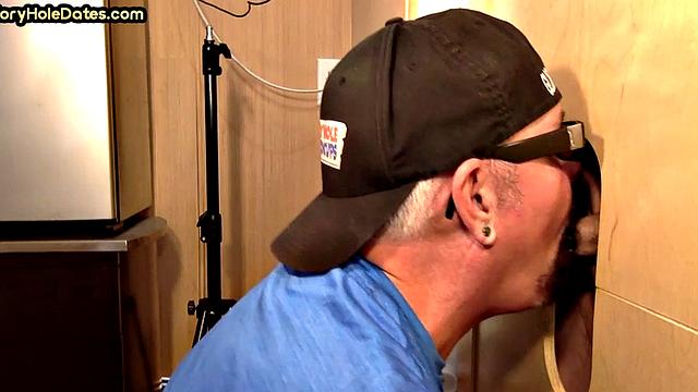 Gloryhole DILF deepthroats in amateur closeup 4 facial