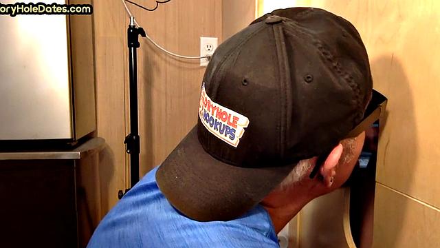 Gloryhole DILF deepthroats in amateur closeup 4 facial