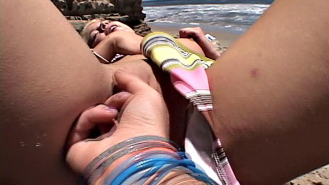 Lesbo enjoys a close up fingerbanging session in POV