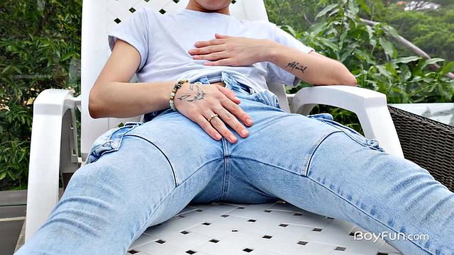 Santi Gomez turns up the heat with intense gay action