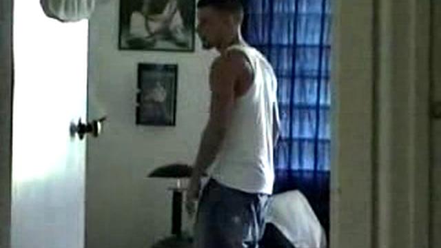 Винни сосет член взрослого парня Адама, гей минет без стеснения.