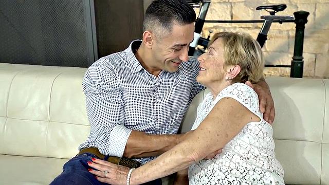 Sexy granny fucked by big white dick in wet pussy hole