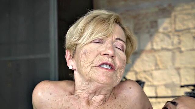 Sexy granny fucked by big white dick in wet pussy hole