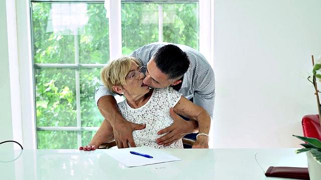 Sexy granny fucked by big white dick in wet pussy hole