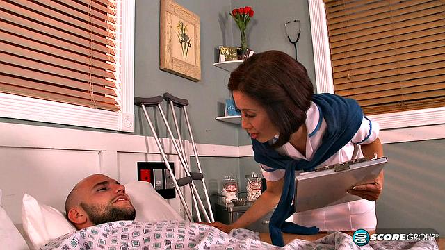 Kim Anh works muscle