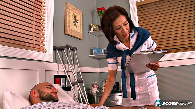 Kim Anh works muscle