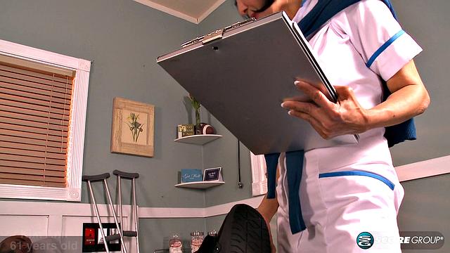 Kim Anh works muscle