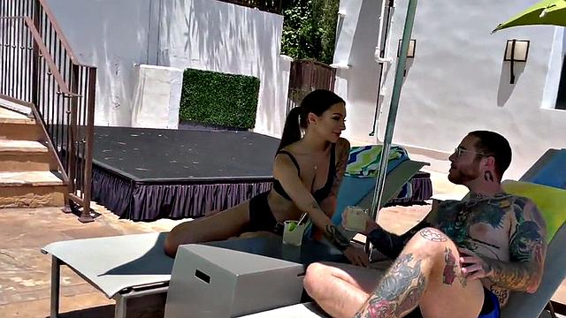 TS man cockridden by gorgeous babe