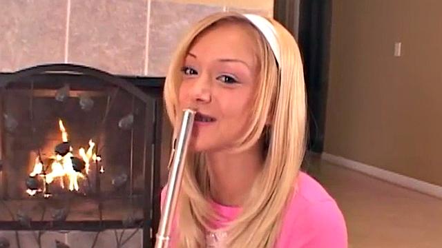 Blonde teen with socks gets off with a flute in her bald pussy