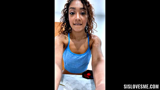 Зрелая пара трахается после игры с нижним бельём.