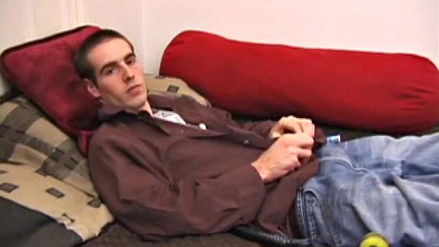 Джеймс Шейфер дрочит свой стояк и мощно кончает