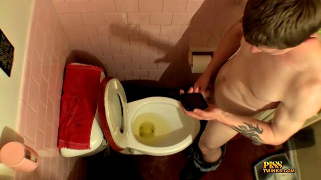 Days Of Straight Boys Pissing - Featuring Cooper Reeves And Welsey Kincaid