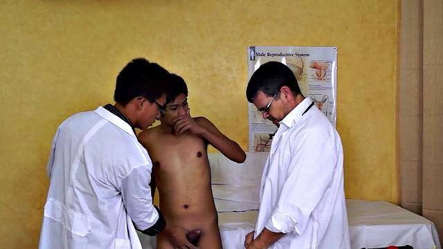 Real enema Asian twink sucked by doctor after check