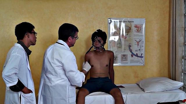 Real enema Asian twink sucked by doctor after check
