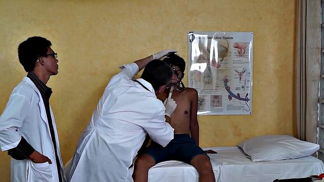 Real enema Asian twink sucked by doctor after check