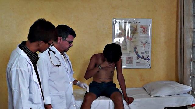 Real enema Asian twink sucked by doctor after check