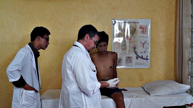 Real enema Asian twink sucked by doctor after check