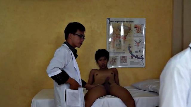 Real enema Asian twink sucked by doctor after check