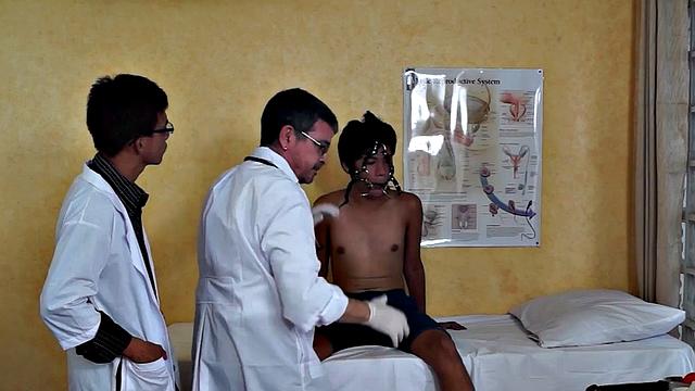 Real enema Asian twink sucked by doctor after check