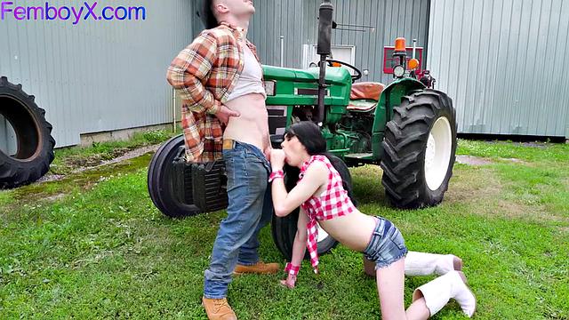 Outdoor amateur femboi dicksucking