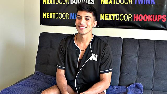 Amateur handsome stud jerks off on casting in solo action