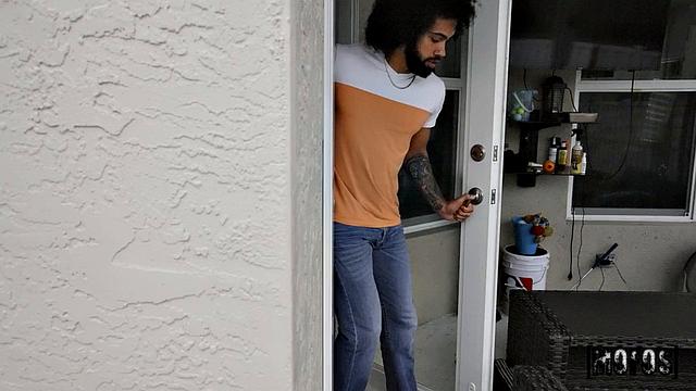 Hot Roommate Gets Full Tour