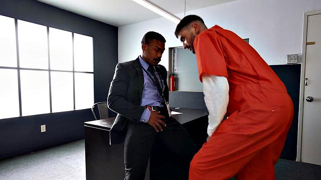 Police detective gets barebacked by inmate in interrogation room