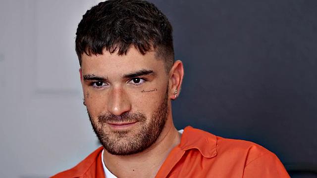 Police detective gets barebacked by inmate in interrogation room