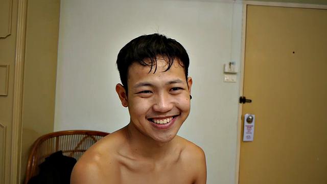 Daddy meets up with Non, a very horny Asian gay boy who loves daddy sex