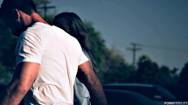 Бранди Лав добывает секретную ракету через жёсткий групповой секс