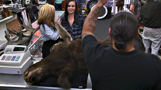 Pawnshop amateur sucking manager before fucking