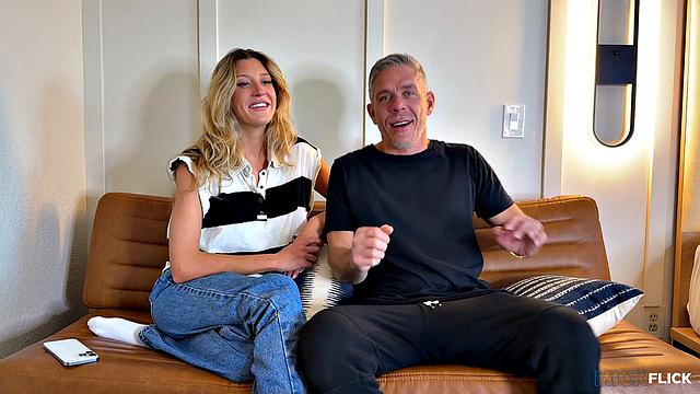 Addison Vodka не сдерживает себя: глубокий минет и сочный фейсит в отеле.