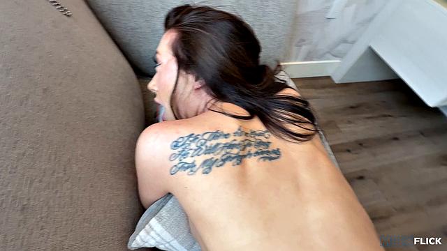 Сейдж Хантер жаждет каждого сантиметра члена Мика Блю