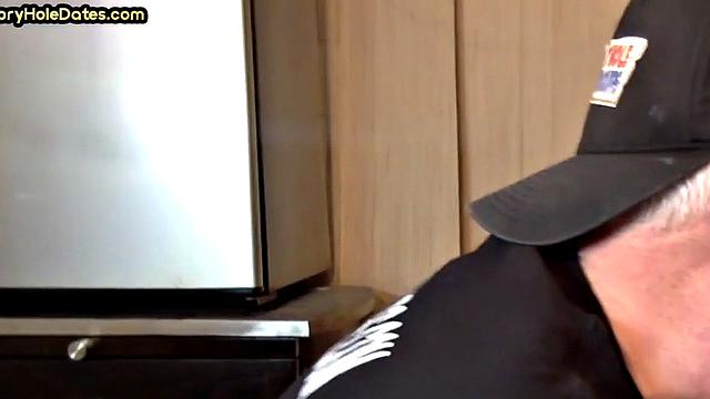 Greedy DILF sucks gloryhole dick in homemade closeup