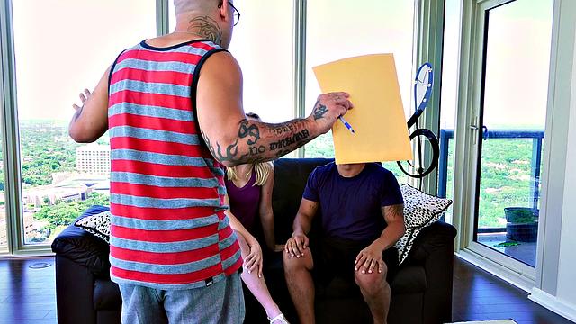 Flexible Hottie Gets a Facial