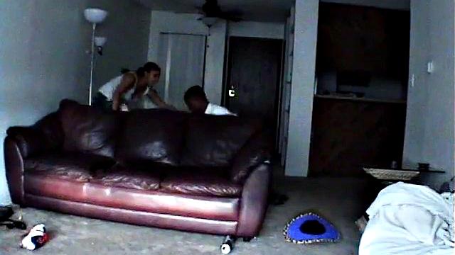 Молодая изменщица попалась на минете черному члену