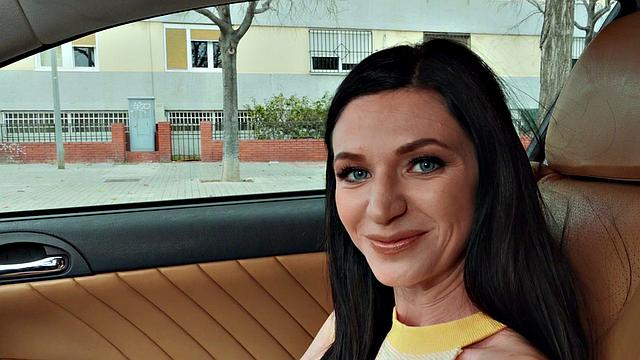 Pussy Stranded In Wind