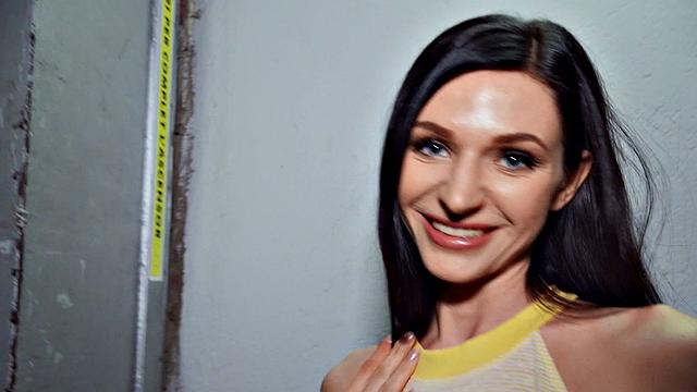 Pussy Stranded In Wind