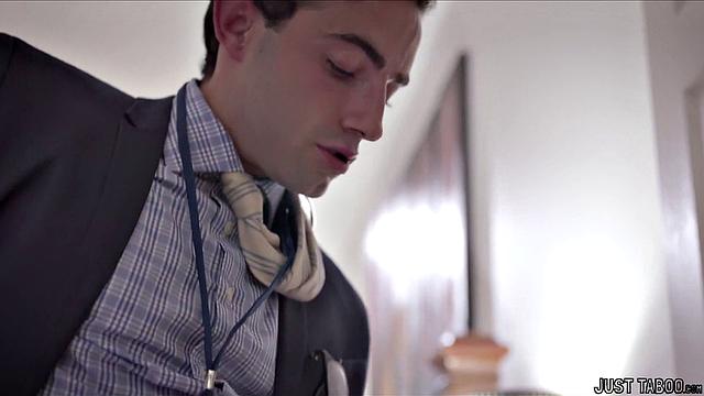 Психиатр трахает страстную брюнетку Мэдди О'Рейлли жёстко и без пощады в кабинете - она не может устоять перед ним!